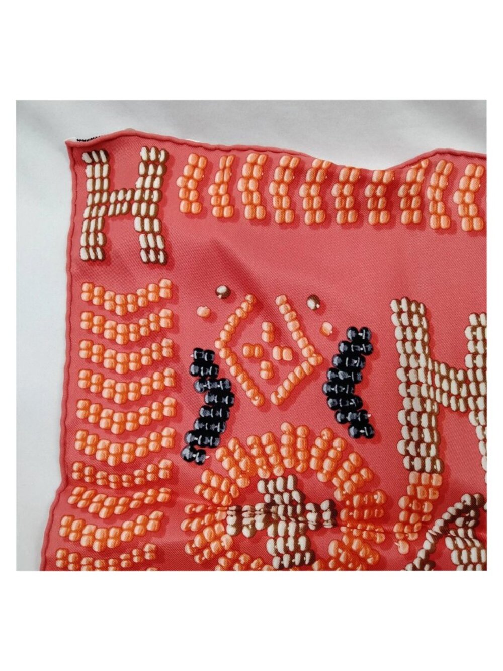 Authentic Hermès Kelly en Perles Carré 90 Silk Scarf - Picture 7 of 10